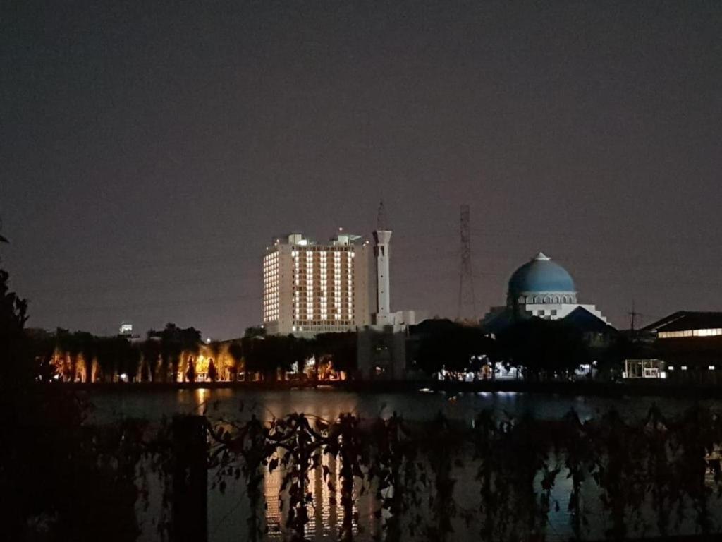 My Tower Hotel Surabaya Luaran gambar