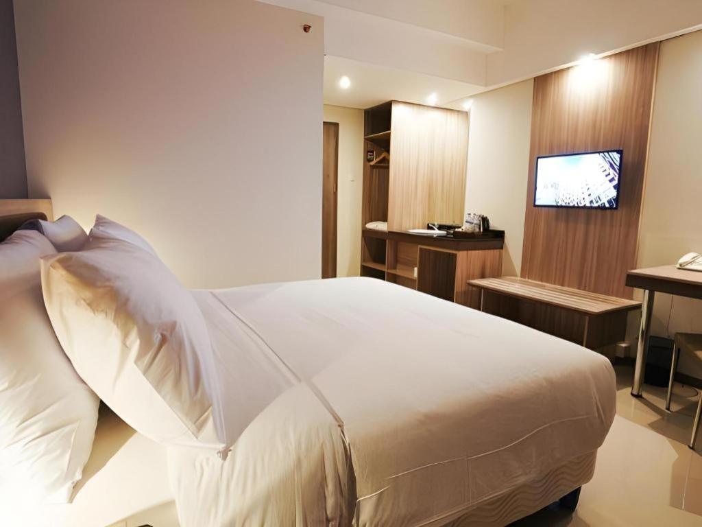 My Tower Hotel Surabaya Luaran gambar