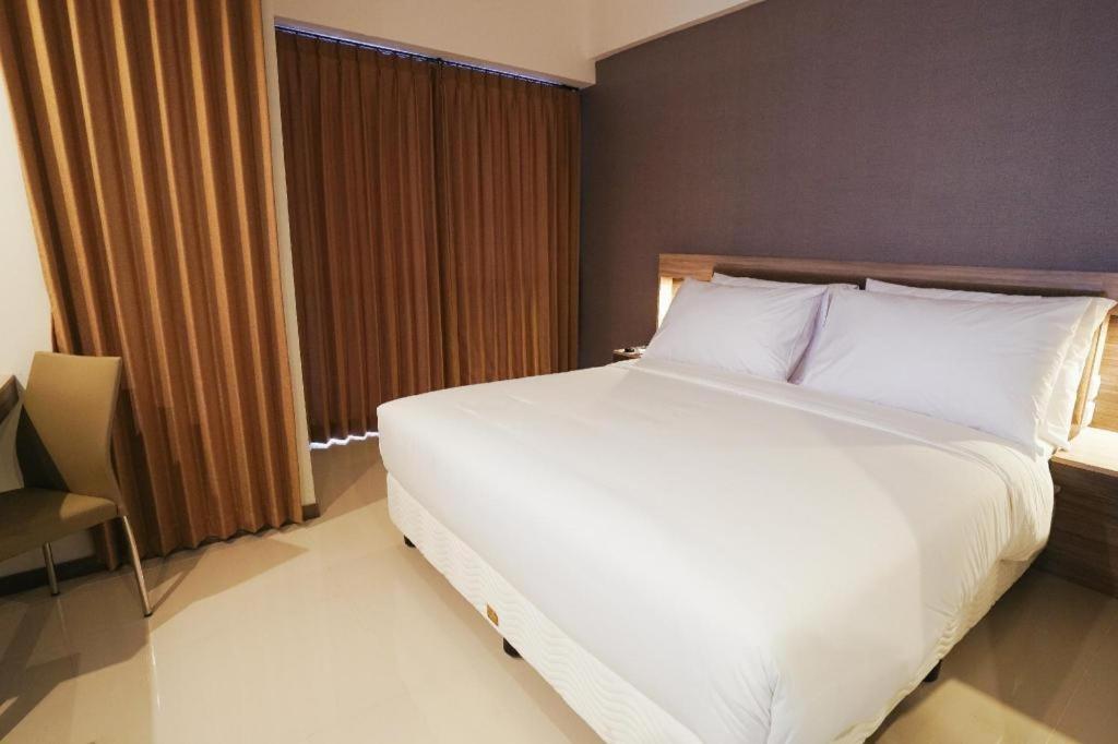 My Tower Hotel Surabaya Luaran gambar